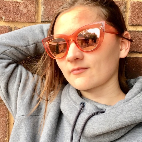 NWT Cat Eye Sunglasses Celebrity Style - Picture 3 of 3